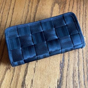Harvey’s seatbelt wallet